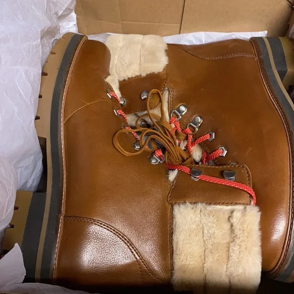 CLARKS - Orianna Hiker - Picture 9 of 12